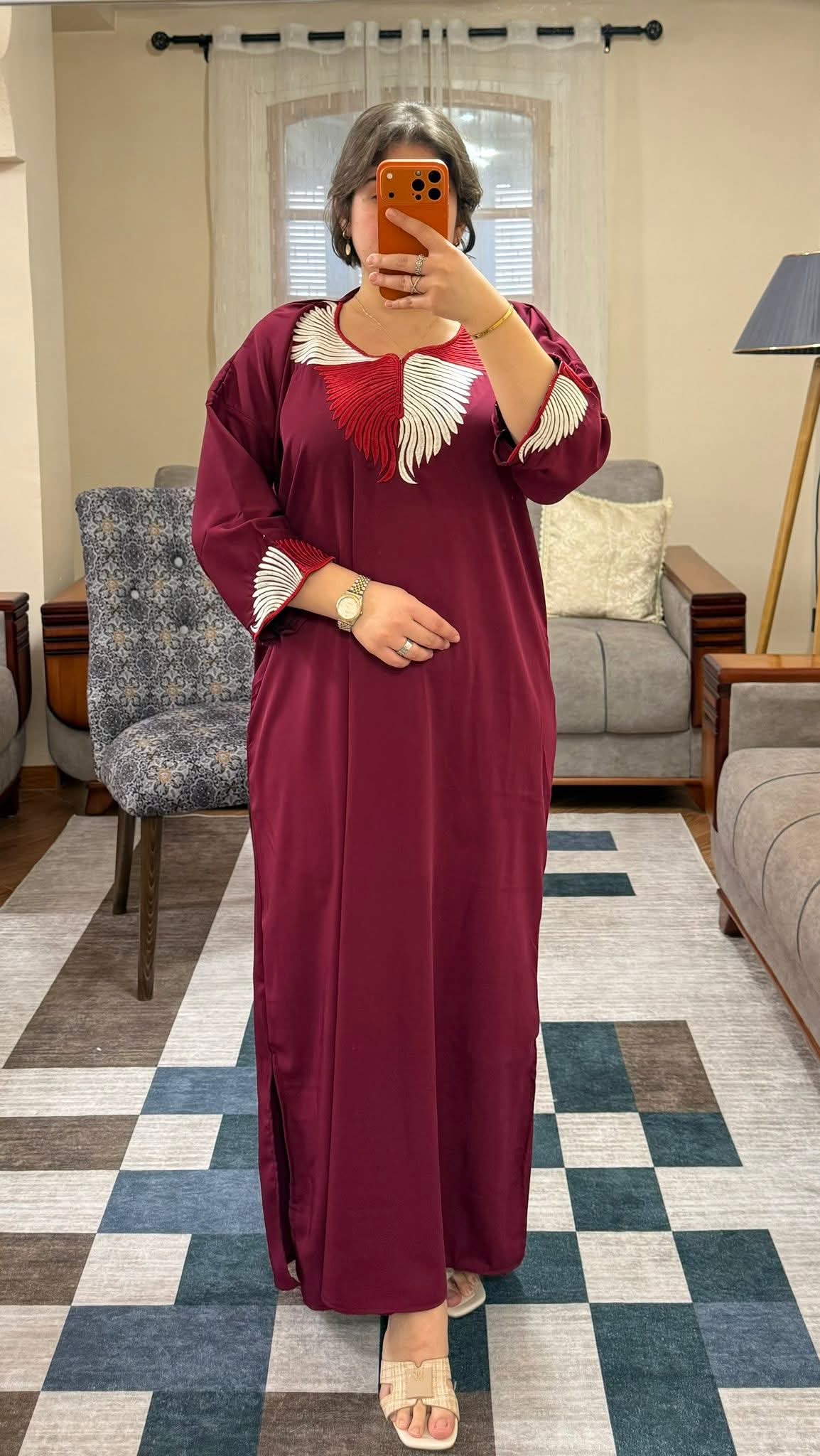 جبة نسائية من قماش الكريب الرفيع بتطريز عصري✨👗